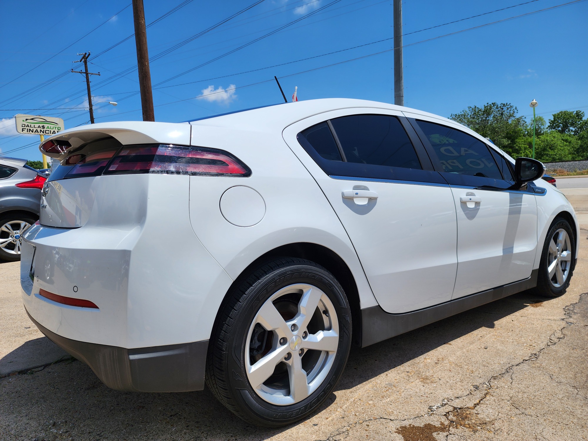 2015 WHITE Chevrolet Volt (1G1RA6E45FU) with an ELECTRIC engine, Continuously Variable Transmission transmission, located at 2660 S.Garland Avenue, Garland, TX, 75041, (469) 298-3118, 32.885387, -96.656776 - Photo #3